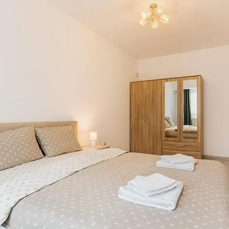 Johnny Baloney Apartament *